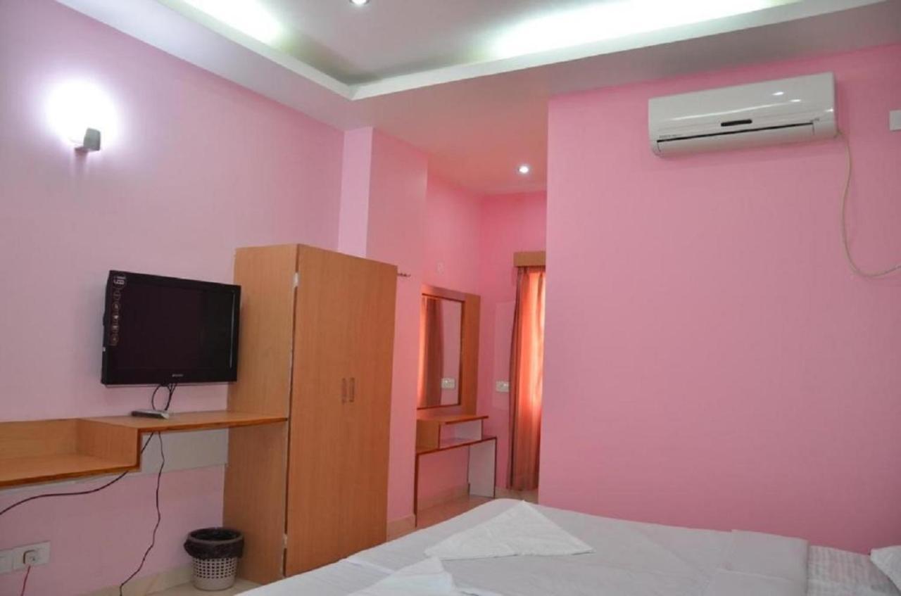 Hotel Barbareek Shillong Kültér fotó