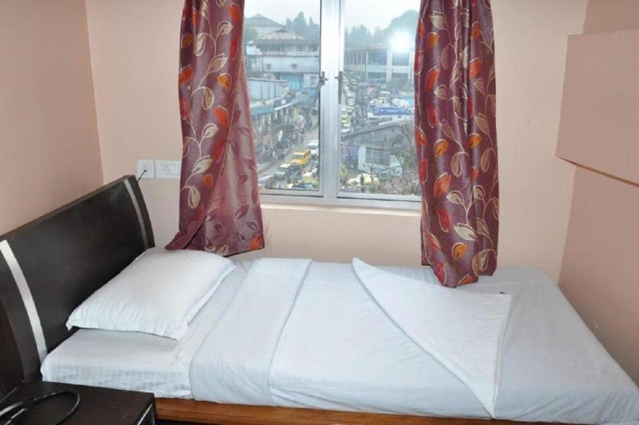 Hotel Barbareek Shillong Kültér fotó